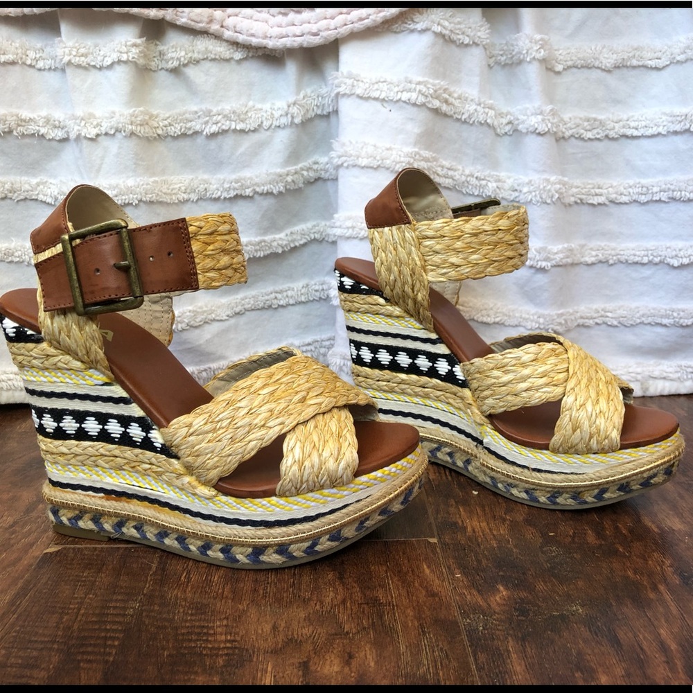 MIA Wedges sz 6